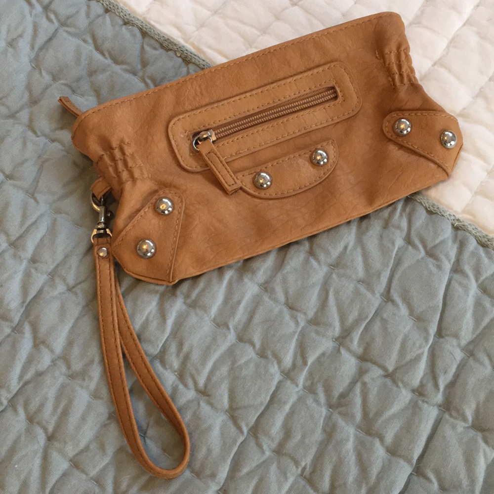 Tan casual clutch